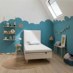 Housse Naturelle De Remplacement Pour Matelas Junior Aube 200 - SOMEO 13 Housse Naturelle De Remplacement Pour Matelas Junior Aube 200 - SOMEO -Doublures De Lit Soldes 2024 aube 200 ambiance 1