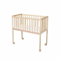 Berceau Bois Massif Verni Avec Roues Et Matelas 80x40 12 Berceau Bois Massif Verni Avec Roues Et Matelas 80x40 -Doublures De Lit Soldes 2024 berceau profil fond blanc