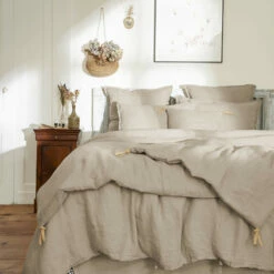 Couvre-lit à Nouettes Lin Lavé 26 Couvre-lit à Nouettes Lin Lavé -Doublures De Lit Soldes 2024 bout de lit lin beige ambiance