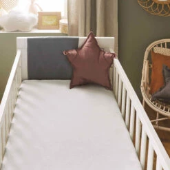 Lot De 2 Draps Housses Bébé + Alèses 2 En 1 Coton Imperméable Blanc Et Gris 10 Lot De 2 Draps Housses Bébé + Alèses 2 En 1 Coton Imperméable Blanc Et Gris -Doublures De Lit Soldes 2024 draphoussealeseblancambiance 2