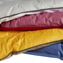 Édredon Gonflant Bicolore Cerise-violet Terre De Nuit 7 Édredon Gonflant Bicolore Cerise-violet Terre De Nuit -Doublures De Lit Soldes 2024 edredon rouge 3