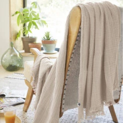 Plaid Gaze De Coton à Franges Beige 10 Plaid Gaze De Coton à Franges Beige -Doublures De Lit Soldes 2024 gaia beige amb 2 plaid