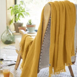 Plaid Gaze De Coton à Franges Jaune Safran 10 Plaid Gaze De Coton à Franges Jaune Safran -Doublures De Lit Soldes 2024 gaia jaune amb 2 plaid