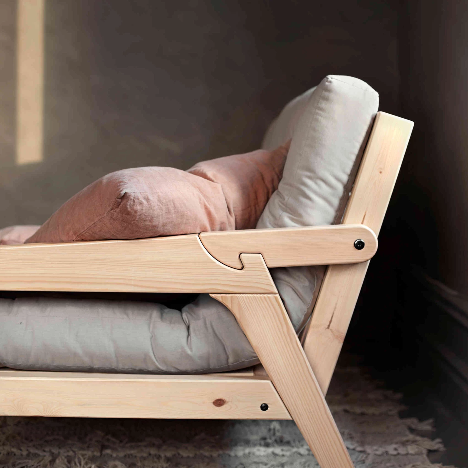 Banquette Ajustable GRAB En Pin Massif Naturel Avec Matelas Futon 130x190 7 Banquette Ajustable GRAB En Pin Massif Naturel Avec Matelas Futon 130x190 – Image 5