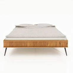 Lit En Chêne Massif Clair Avec Pieds Inclinés En Métal - LT36002 10 Lit En Chêne Massif Clair Avec Pieds Inclinés En Métal - LT36002 -Doublures De Lit Soldes 2024 lit kula face fond blanc 2