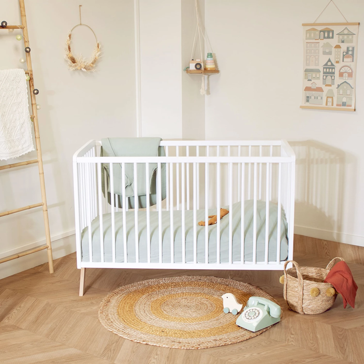 Lit Bébé En Bois Massif Blanc Avec Sommier Réglable En Hauteur 60x120 4 Lit Bébé En Bois Massif Blanc Avec Sommier Réglable En Hauteur 60x120 – Image 2