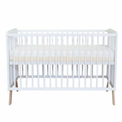Lit Bébé En Bois Massif Blanc Avec Sommier Réglable En Hauteur 60x120 16 Lit Bébé En Bois Massif Blanc Avec Sommier Réglable En Hauteur 60x120 -Doublures De Lit Soldes 2024 lit theresa face fond blanc