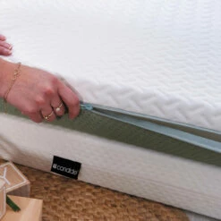 Candide Matelas Bébé Déhoussable ALOE VERA 21 Candide Matelas Bébé Déhoussable ALOE VERA -Doublures De Lit Soldes 2024 matelas candide aloevera zoom zip ambiance