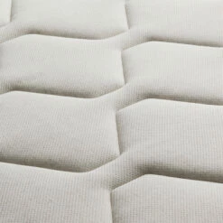 Matelas Simmons Ressorts Ensachés, Mousse à Mémoire De Forme, Lin Et Fibres Recyclées F1rst FR.3 -Doublures De Lit Soldes 2024 matelas simmons first3 zoom coutil