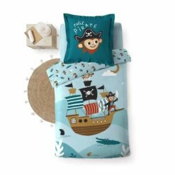 Parure De Lit Enfant Moussaillon 140x200 8 Parure De Lit Enfant Moussaillon 140x200 -Doublures De Lit Soldes 2024 parure de lit moussaillon vue dessus fond blanc