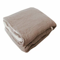 Plaid Double Gaze Sherpa 130x180 Cm 12 Plaid Double Gaze Sherpa 130x180 Cm -Doublures De Lit Soldes 2024 plaid double gaz sherpa taupe face fond blanc
