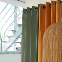 Rideau à œillets En Lin Lavé 140x250 17 Rideau à œillets En Lin Lavé 140x250 -Doublures De Lit Soldes 2024 rideau lin oeillets kaki ambiance