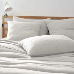 Taie D'oreiller à Pois Brodés Double Gaze De Coton Gris 8 Taie D'oreiller à Pois Brodés Double Gaze De Coton Gris -Doublures De Lit Soldes 2024 to chic gris ambiance