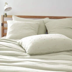 Taie D'oreiller à Pois Brodés Double Gaze De Coton Vert D'eau 8 Taie D'oreiller à Pois Brodés Double Gaze De Coton Vert D'eau -Doublures De Lit Soldes 2024 to chic vertdeau ambiance