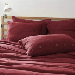 Taie D'oreiller Brodée Double Gaze De Coton Bordeaux -Doublures De Lit Soldes 2024 to boho bordeaux ambiance