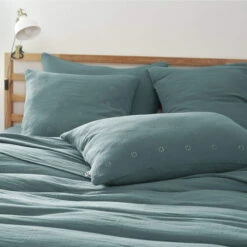 Taie D'oreiller Brodée Double Gaze De Coton Bleu Canard 8 Taie D'oreiller Brodée Double Gaze De Coton Bleu Canard -Doublures De Lit Soldes 2024 to boho canard ambiance