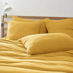 Taie D'oreiller Brodée Double Gaze De Coton Jaune Safran 8 Taie D'oreiller Brodée Double Gaze De Coton Jaune Safran -Doublures De Lit Soldes 2024 to boho jaune safran ambiance