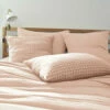 Taie D'oreiller à Carreaux Double Gaze De Coton Rose 2 Taie D'oreiller à Carreaux Double Gaze De Coton Rose -Doublures De Lit Soldes 2024 to mix ambiance rose 1