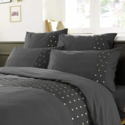 Lot De 2 Taies D'oreiller Brodées Plis Religieuses Anthracite 7 Lot De 2 Taies D'oreiller Brodées Plis Religieuses Anthracite -Doublures De Lit Soldes 2024 zoom to agathe anthracite 1