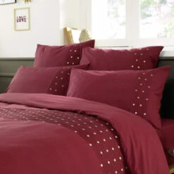 Lot De 2 Taies D'oreiller Brodées Plis Religieuses Bordeaux 7 Lot De 2 Taies D'oreiller Brodées Plis Religieuses Bordeaux -Doublures De Lit Soldes 2024 zoom to agathe bordeaux 1