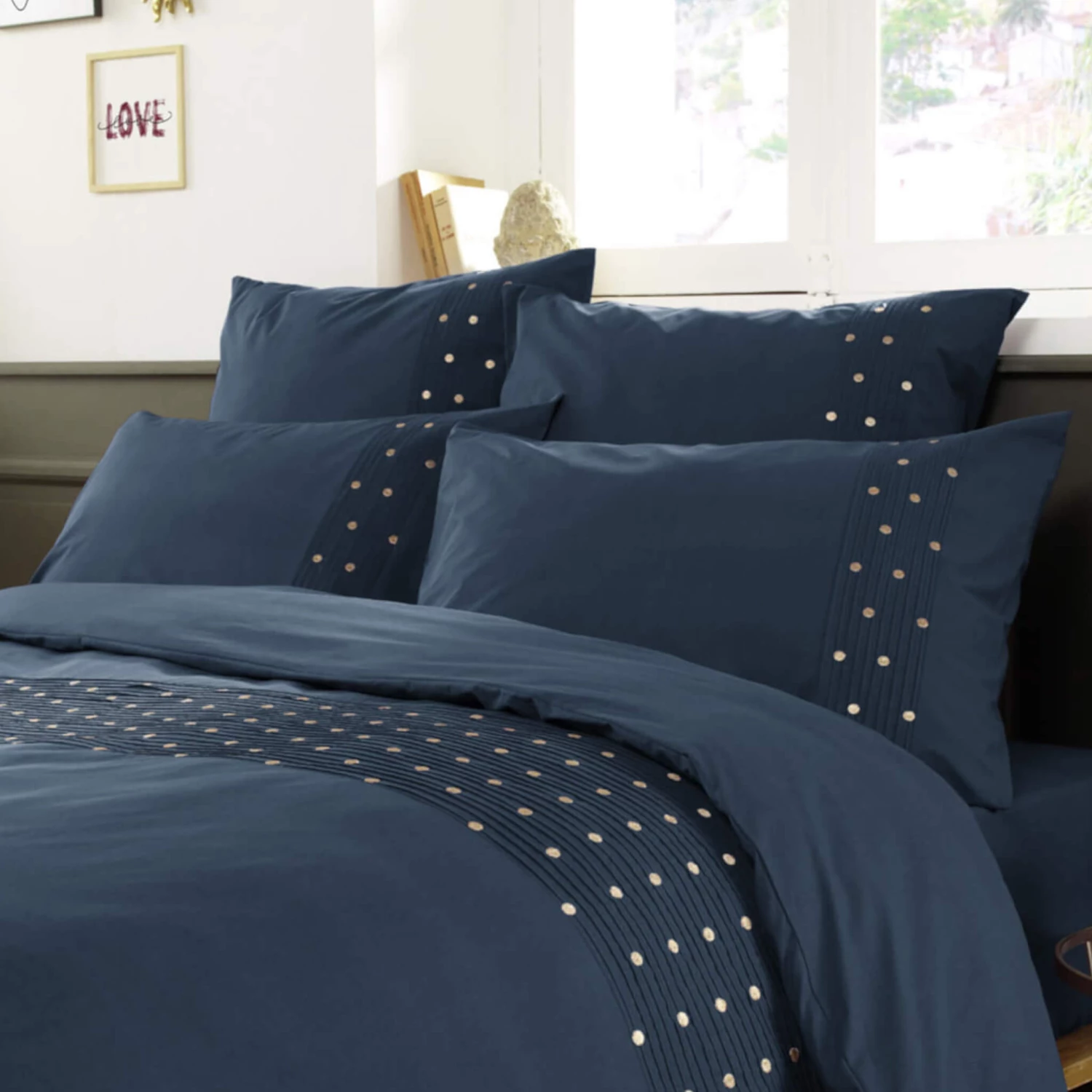 Taie D'oreiller Brodée Plis Religieuses Marine 5 Taie D'oreiller Brodée Plis Religieuses Marine – Image 3